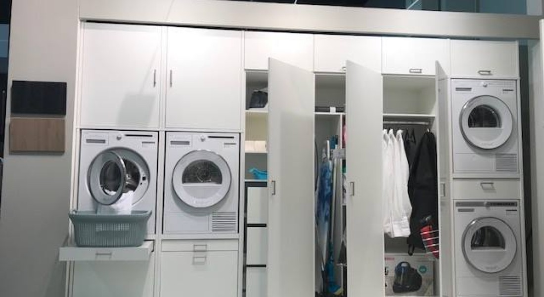 Onderling verbinden Overgang het einde Inbouwkast wasmachine bijkeuken | Wastoren - UW-keuken.nl