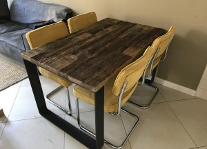 Wrakhouten tafel