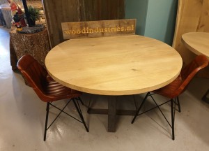 Stoere ronde eiken tafel - Woodindustries