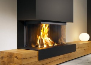 Minimalistisch gesloten houthaard | Kalfire - Kalfire Fireplaces