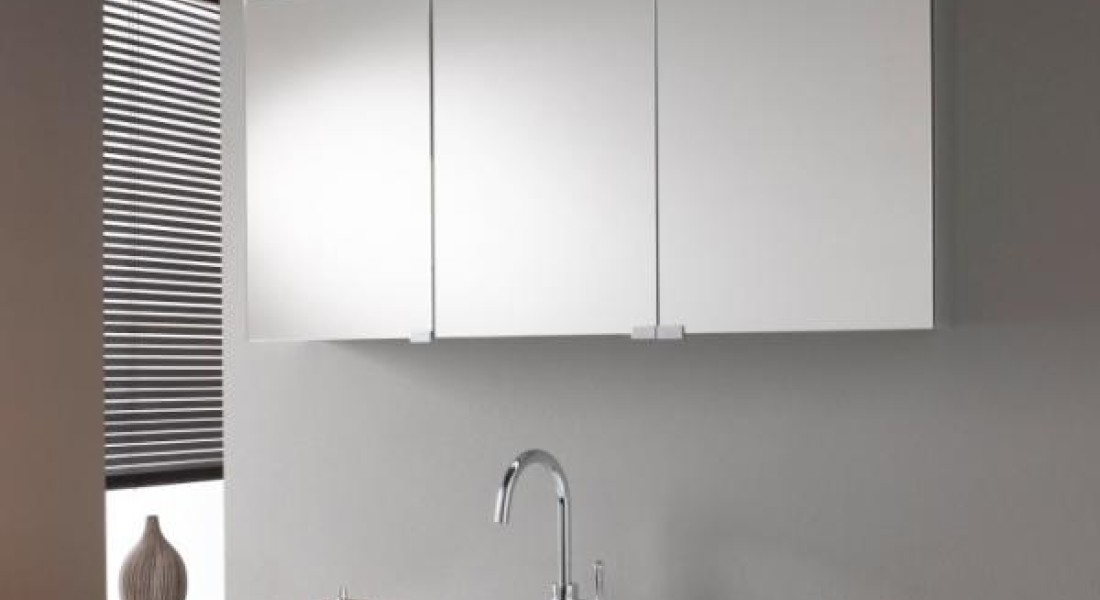 Ideale lichtspiegelkasten van EMCO voor krappe badruimten