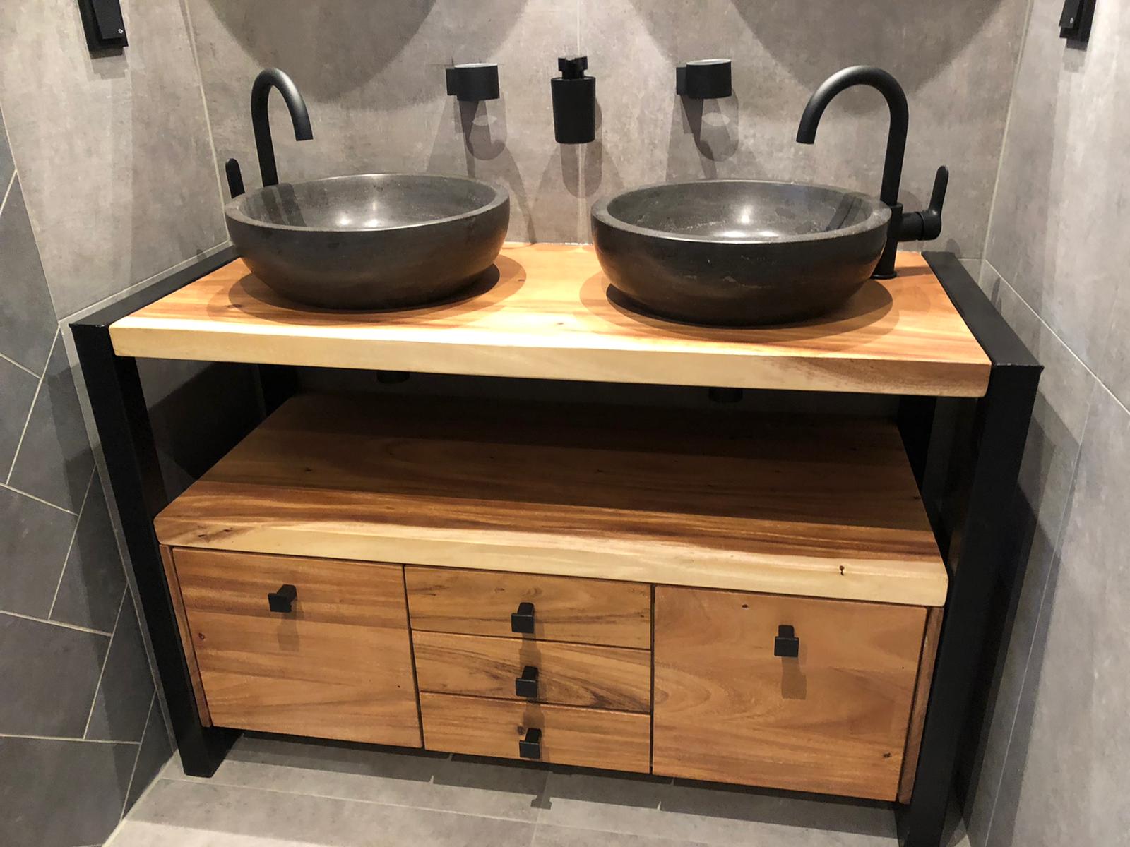 Sluiting Oven Geleidbaarheid Suar badkamer meubel op maat | Woodindustries - UW-woonmagazine.nl