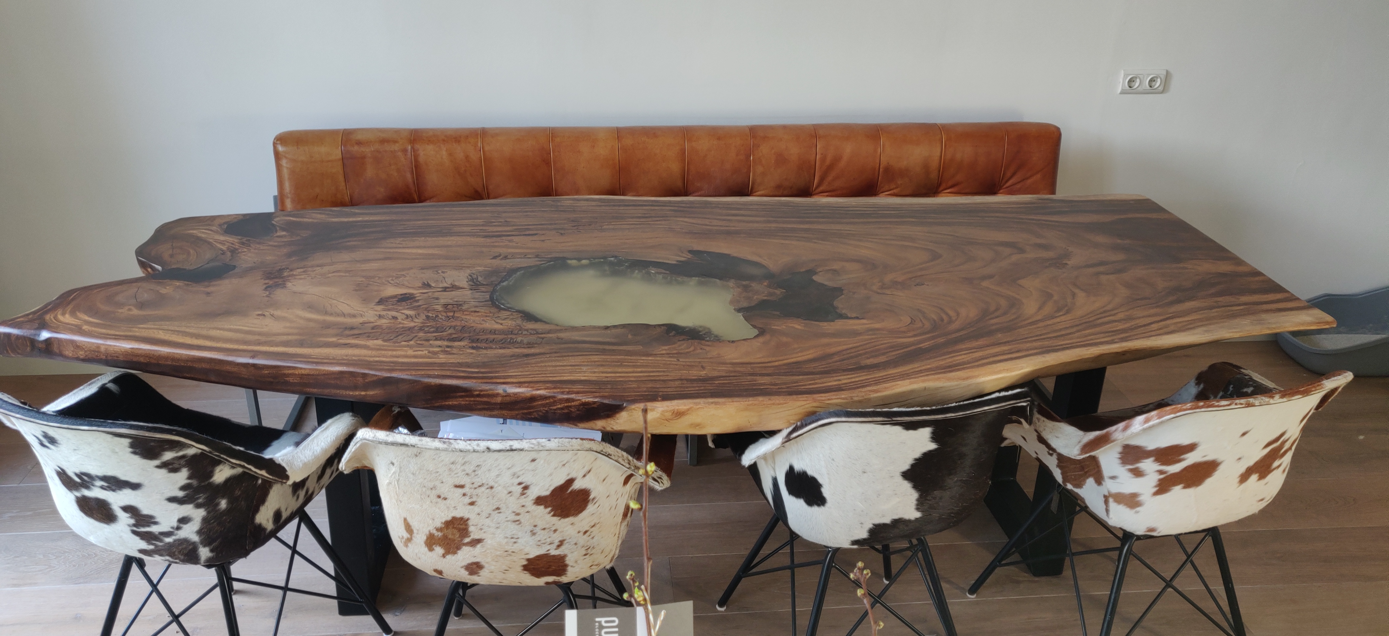 Suar boomstam tafel epoxy | Woodindustries