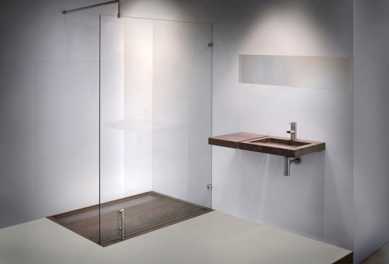Een ruime badkamer met design inloopdouches van Balance - Balance