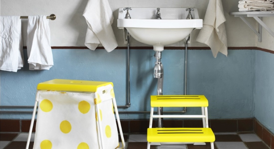 Vrolijke en praktische badkamer opstapjes IKEA