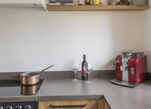 Handgemaakte keuken met ILVE Nostalgie inductie fornuis mat zwart