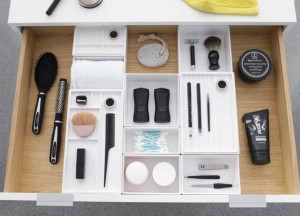 Organiseer de badkamer met handige lade-indelingen - 
