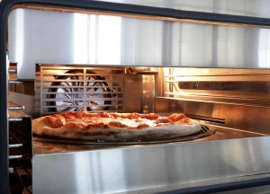All Black pizza inbouw oven met een temperatuurbereik van 30 - 400 graden