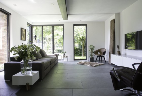 Binnenkijken: natuursteen vloer in modern interieur - Floorz