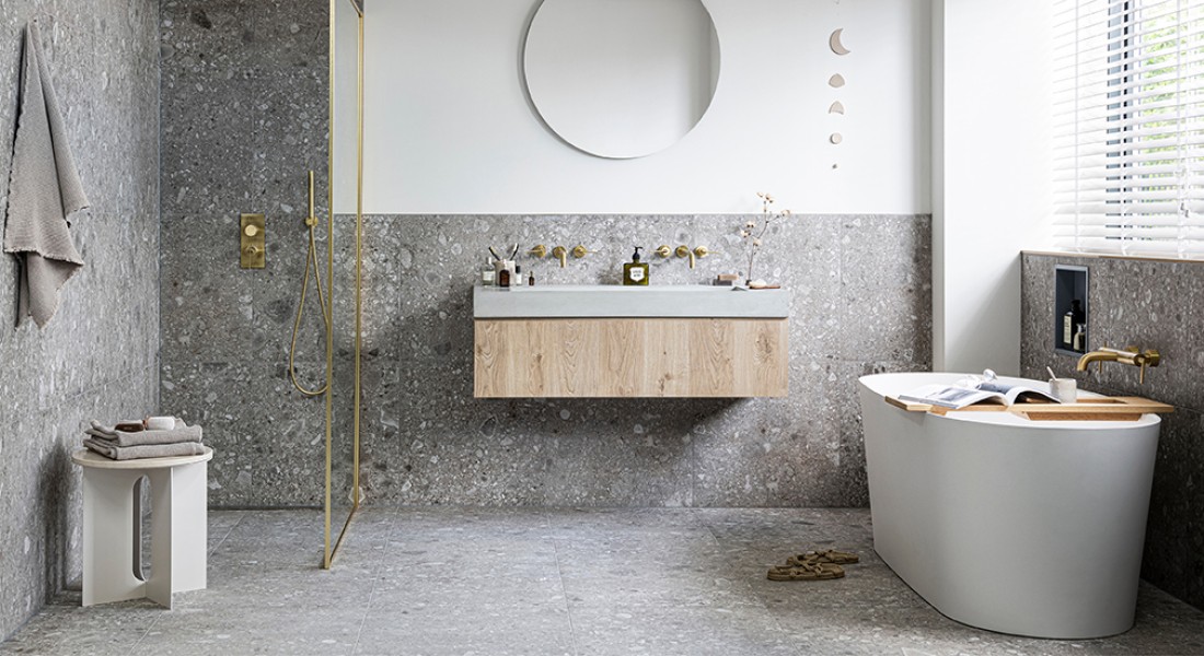 Interpretatief woede kromme Praktische & stijlvolle vloeren voor de badkamer - UW-badkamer.nl