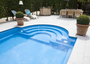 Zwembad met klassiek design | Compass Pools - Compass Pools.