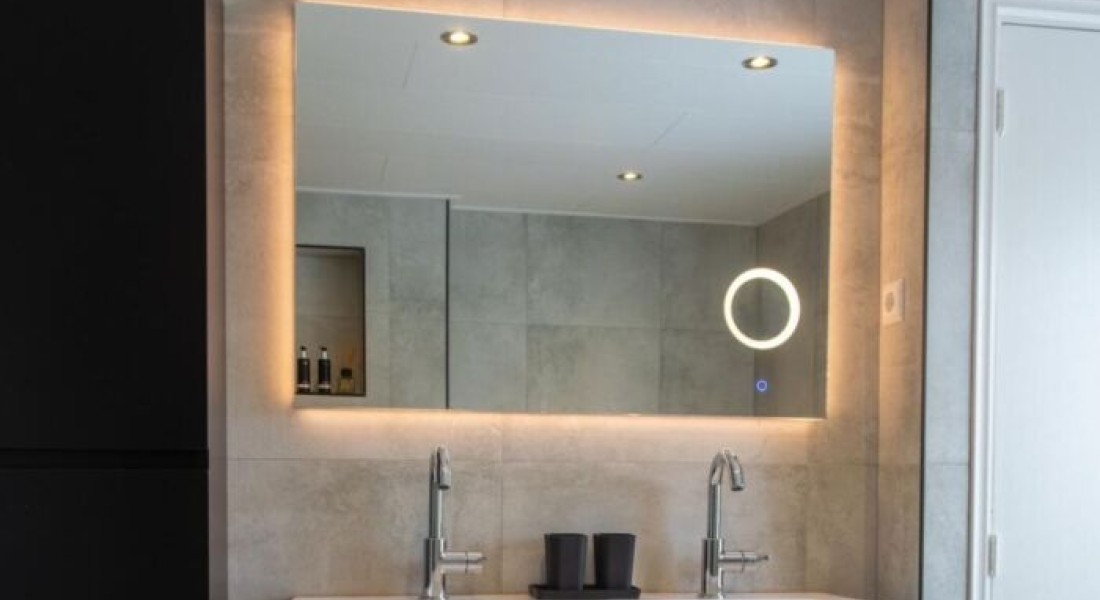 Hoe hoog je spiegel hangen de badkamer? -