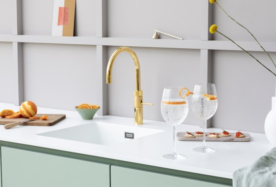 Glamour in de keuken: de gouden kokendwaterkraan van Quooker - Quooker