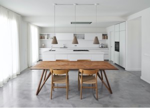 Houten tafels voor een stoere touch in de keuken - 