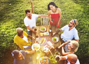 Tips voor een gezellig diner in je eigen tuin - ZONZ sunsails