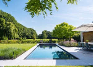 Creëer jouw eigen privéparadijs in de achtertuin met een eigen zwembad - Compass Pools.