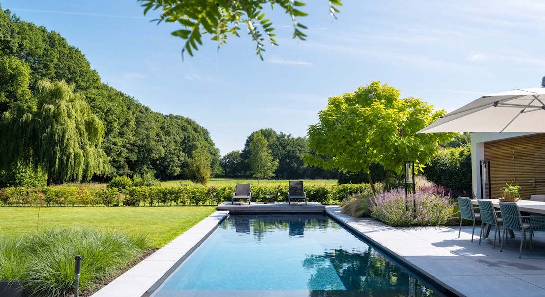 Creëer jouw eigen privéparadijs in de achtertuin met een eigen zwembad