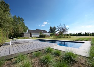 5 redenen om in het najaar een zwembad in de tuin te plaatsen - Compass Pools.