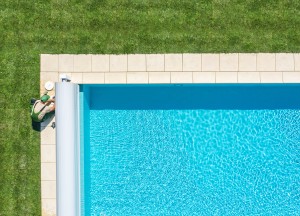 Hoe een lamellendek je zwembad kan beschermen - 