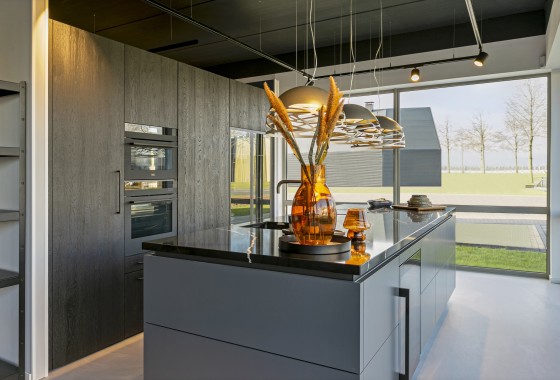 Donkere keuken | Keukenspecialisten.nl - Keukenspecialisten.nl