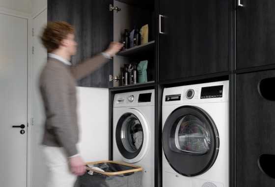 Optimaliseer je bijkeukenruimte met een kast boven je wasmachine - Wastoren.nl