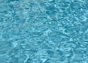 Zwembad schoonmaken: veelvoorkomende problemen en oplossingen - Hottub Select