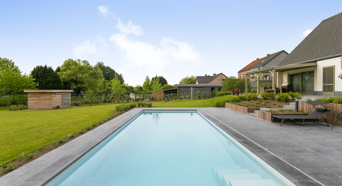 Wat is de beste plek voor een zwembad in de achtertuin?