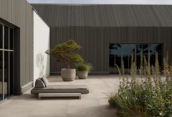 Creëer een stijlvol terras met de outdoor tegels van Piet Boon: inspiratie voor de zomer! - Piet Boon tegels by Douglas & Jones