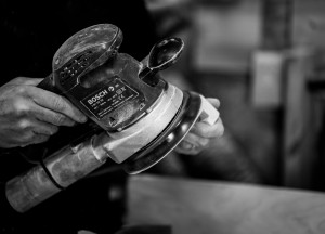 Stoere touch aan je interieur geven? Maak zelf industriële meubels van steigerbuizen en hout - 