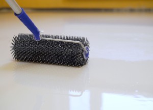 Hoe je een gietvloer goed schoonhoudt zonder beschadiging