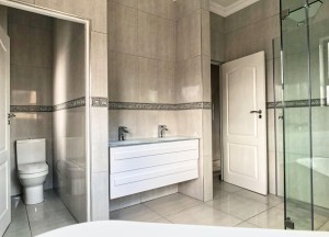 Slimme vloeroplossingen voor de badkamer: stijlvol én waterbestendig