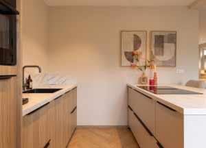 Japandi-woonkeuken in Bergschenhoek | Keukenspecialisten.nl - Keukenspecialisten.nl