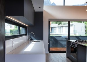 Schuifdeuren in de keuken: ruimte winnen en sfeer creëren