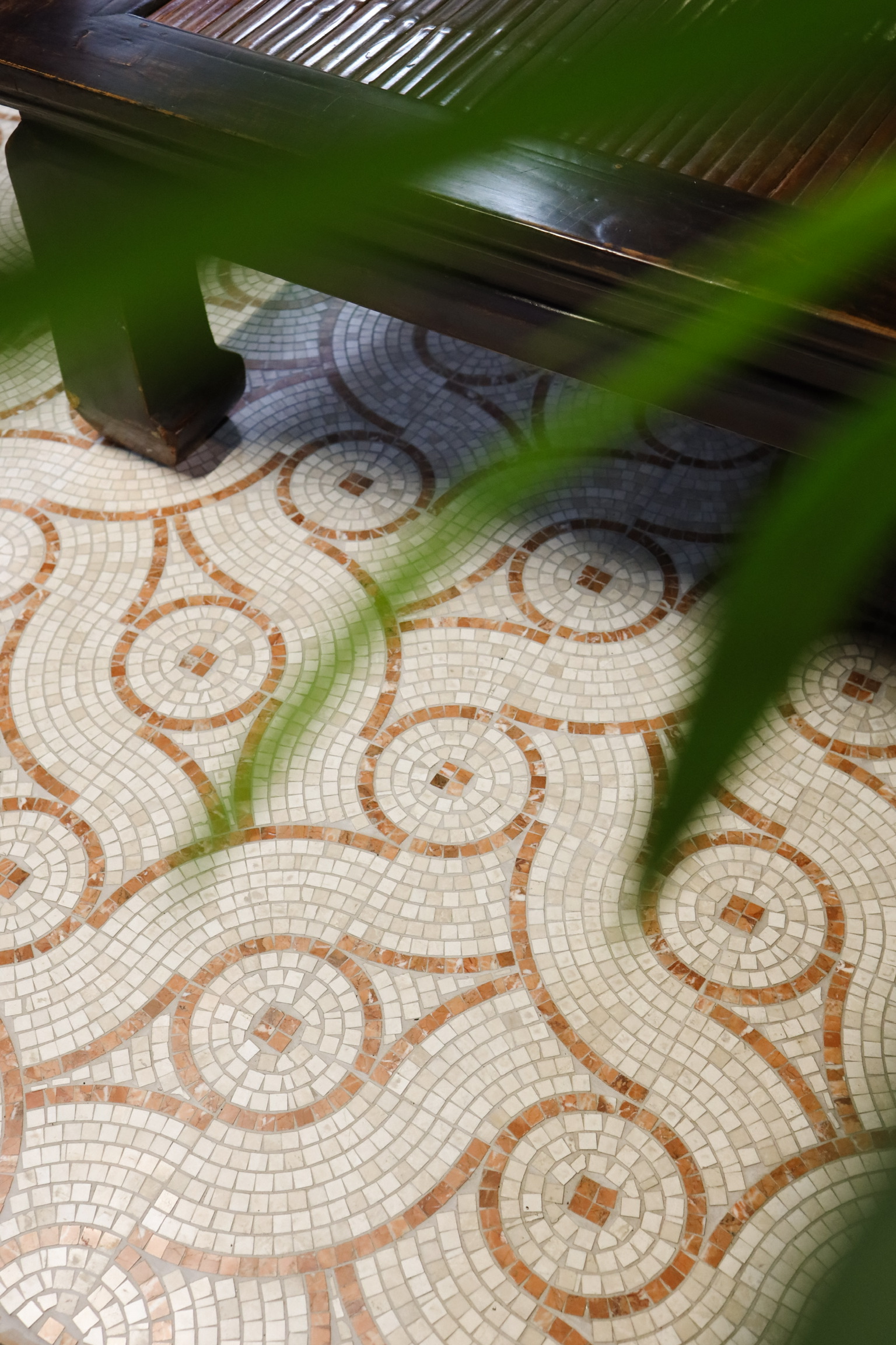 Mosaic Circle Bottocino | Designtegels.nl