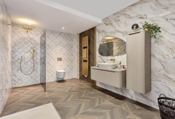Zo haal je een marmer-chique look in je badkamer