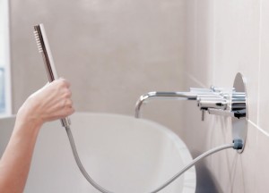 Douchen zonder gedoe met de Qisani Flow Roll-In - 