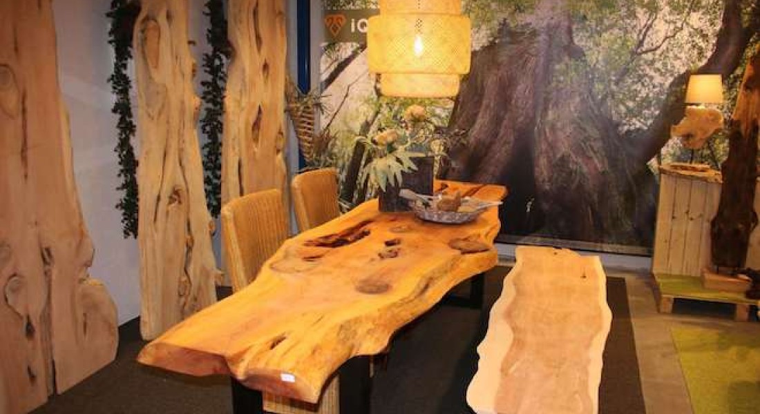Unieke tafels van oud hout