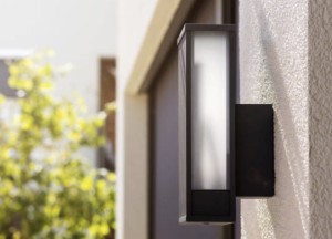 Buitenlamp met sensor: energiezuinige verlichting voor je woning