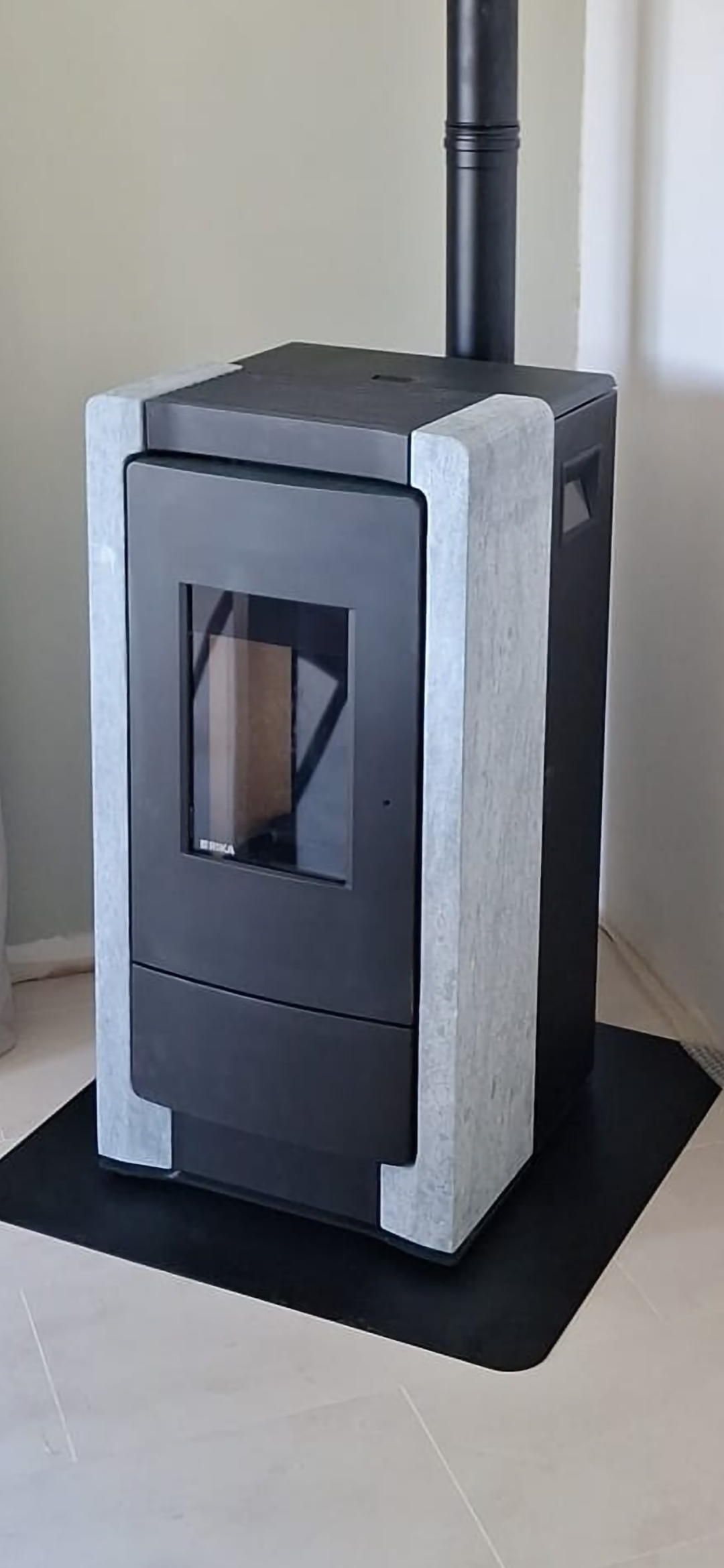 RIKA Como2 pelletkachel die warmte kan nastralen dankzij speksteen