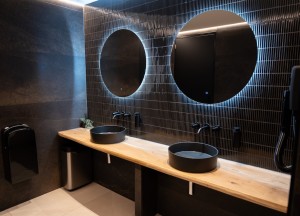 Zwart dat blijft hangen: badkamerdesign van LAUFEN - LAUFEN