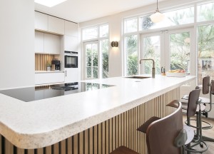 Maatwerkkeuken met houten accenten | Kitchenstudio - Kitchenstudio