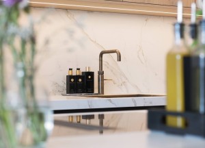 Design keuken met zwart kookeiland | Kitchenstudio