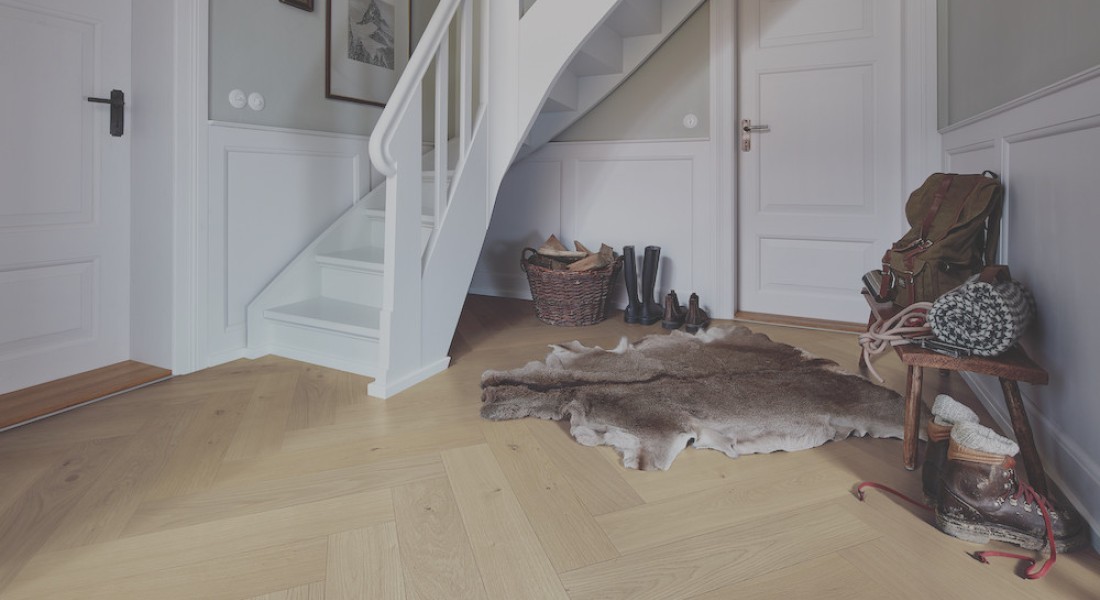 Wanneer moet je een houten vloer schuren? Dit zijn de signalen