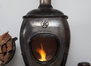 African Flame pothaard Black Raku - Art of Fire