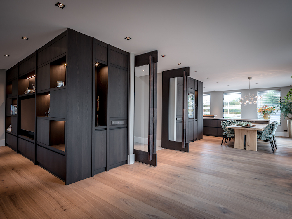 Binnenkijken: Nieuwbouwvilla met maatwerkinterieur - UW-woonmagazine.nl