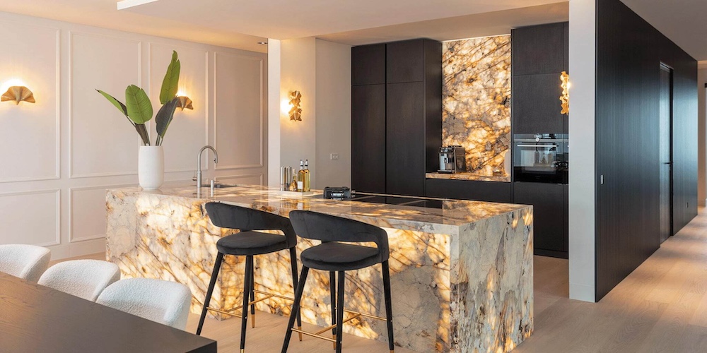 Hotel chique keuken met kookeiland - UW-keuken.nl